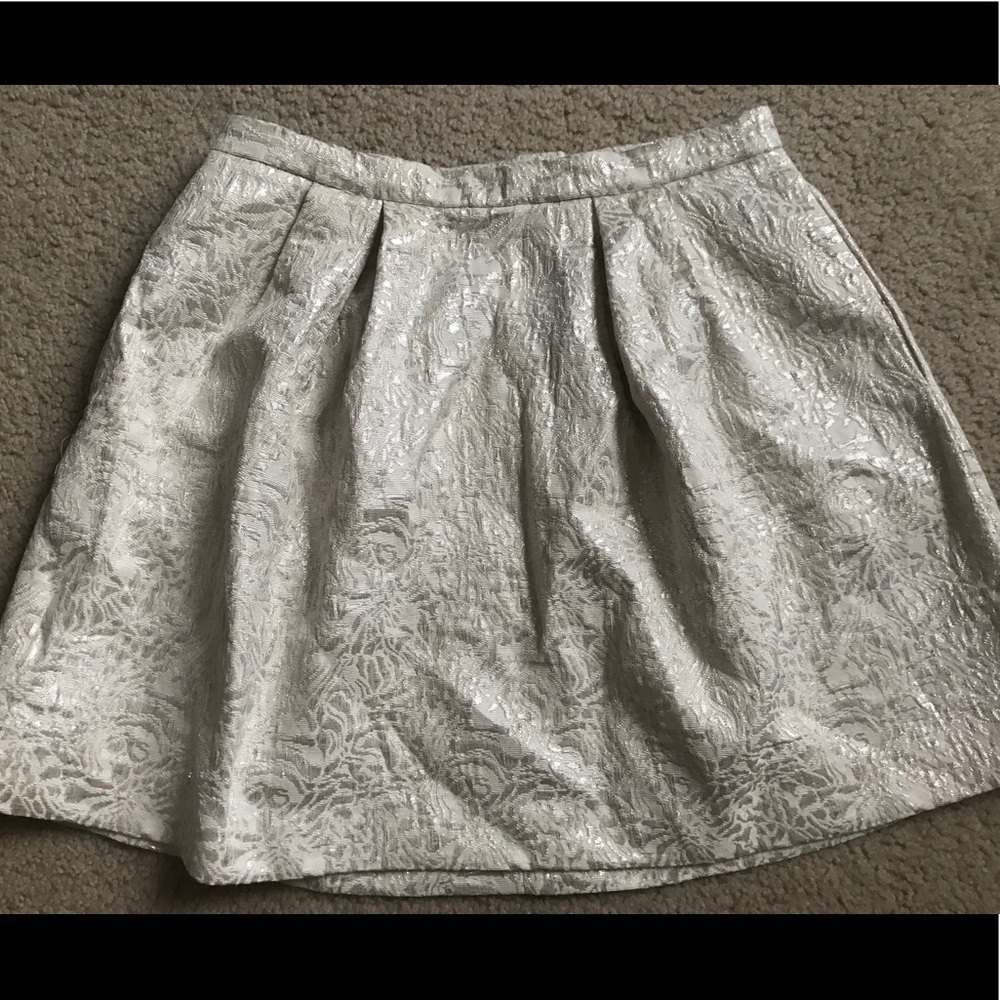 NWT metallic fit and flared high-waisted skirt